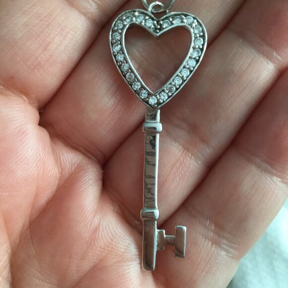 Simulated Diamond 925 Silver Heart Key Pendant Charm Vintage - Picture 4 of 6